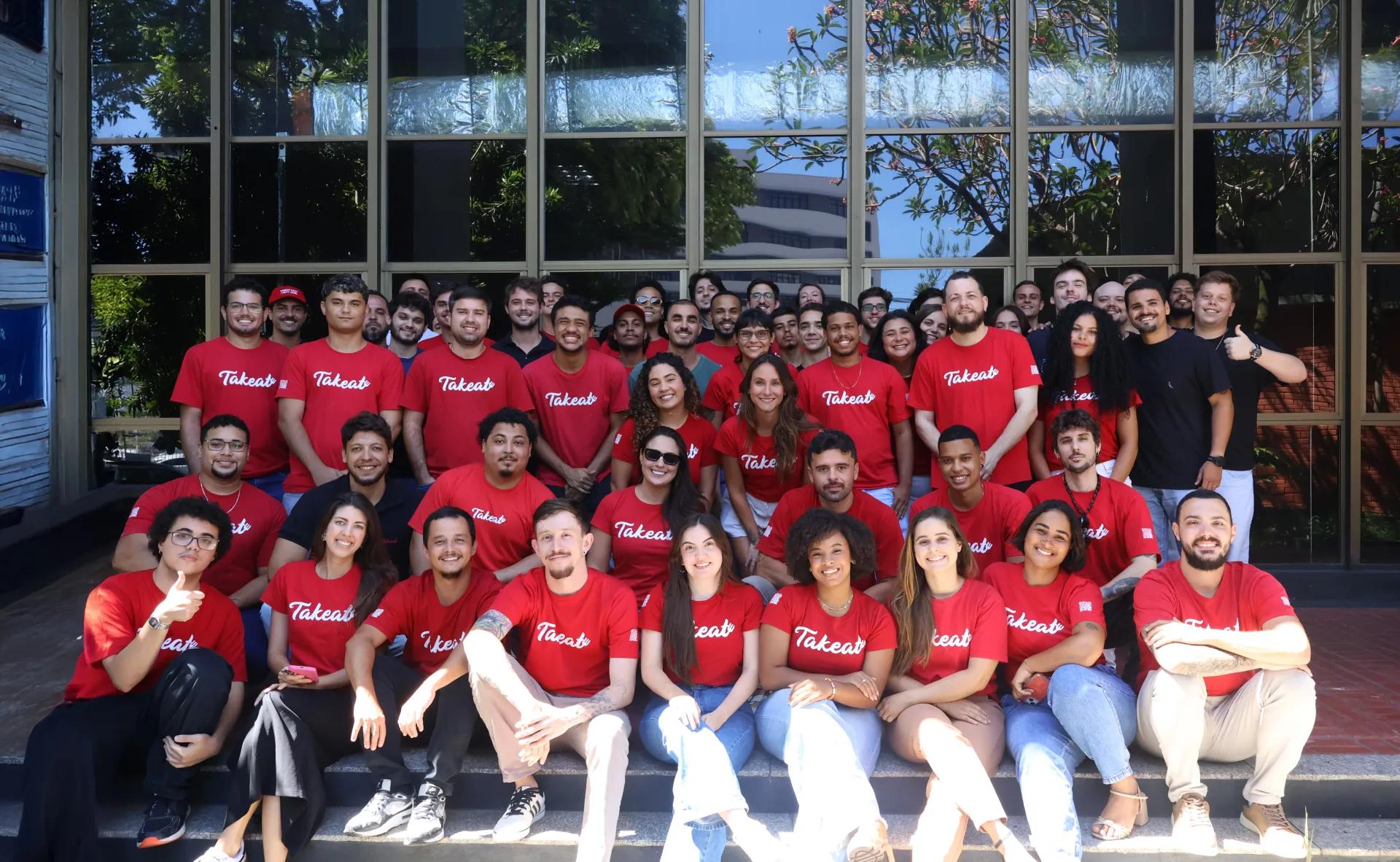 Equipe Takeat reunida no escritório