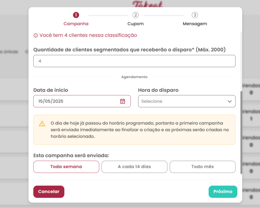 Segmentação de clientes - Imagem da interface do sistema Takeat mostrando o funcionamento do CRM Campanhas, com detalhes sobre o disparo para 4 clientes segmentados, data de início e alerta de horário programado.